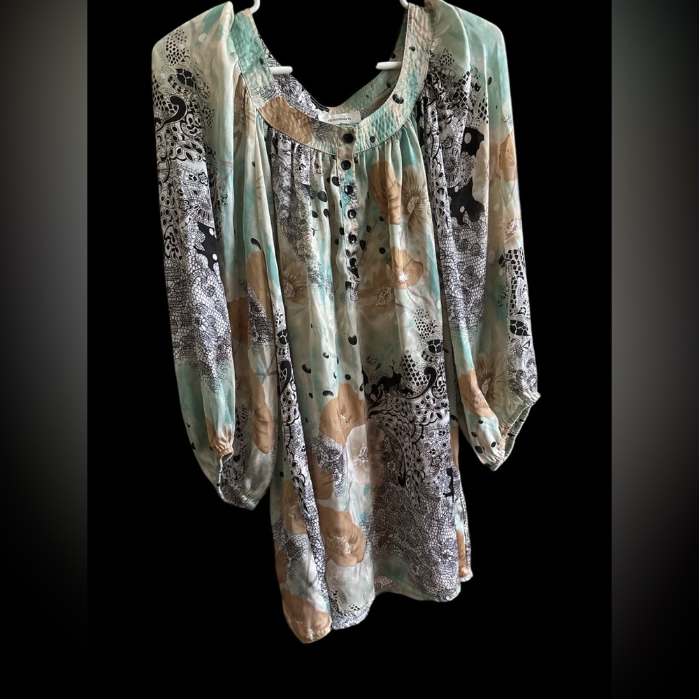 Dressbarn Womens Size Medium Floral Sheer Blouse 3/4 Sleeve
Polyesters SZ 2X